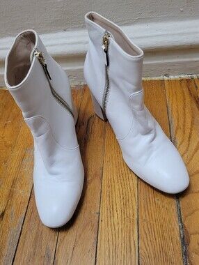 Stuart‎ Weitzman Retro Mod Style Minimalist Bootie EUC 8